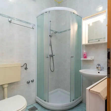 Jerkan 16 By Interhome