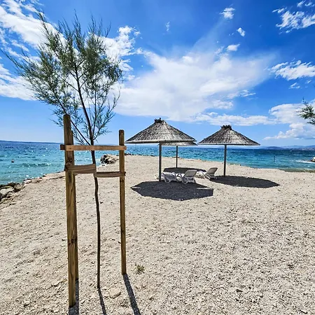 Jerkan 16 By Interhome